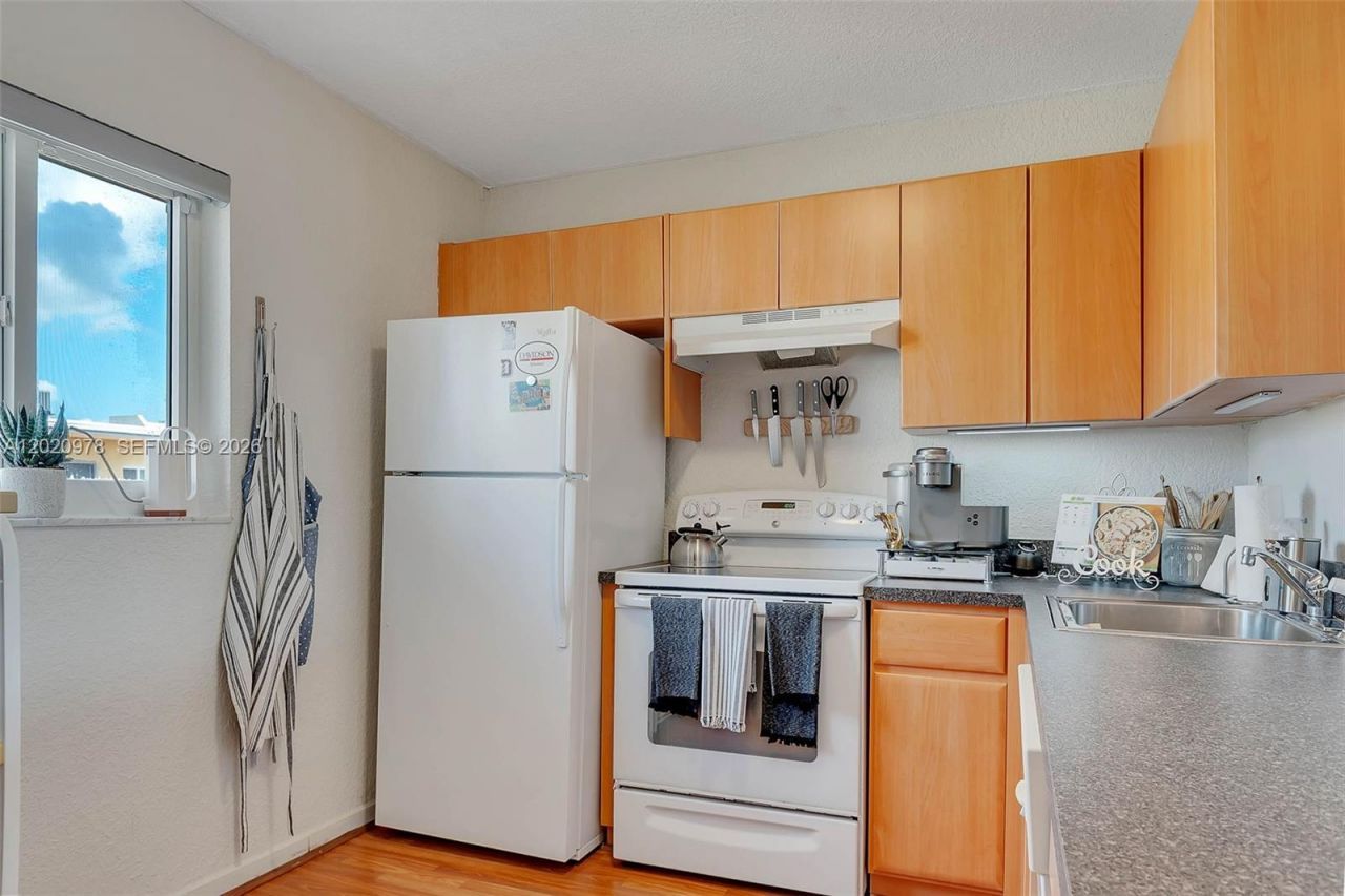 7701 Camino Real, Unit A-416, Miami, FL 33143 Photo