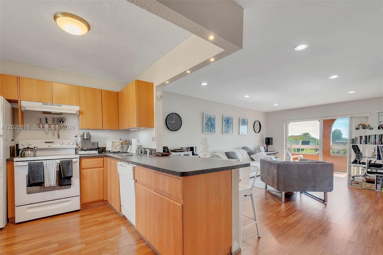 7701 Camino Real, Unit A-416, Miami, FL 33143 Photo
