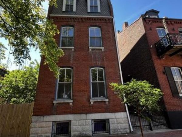 2005 Menard Street , St Louis, MO 63104