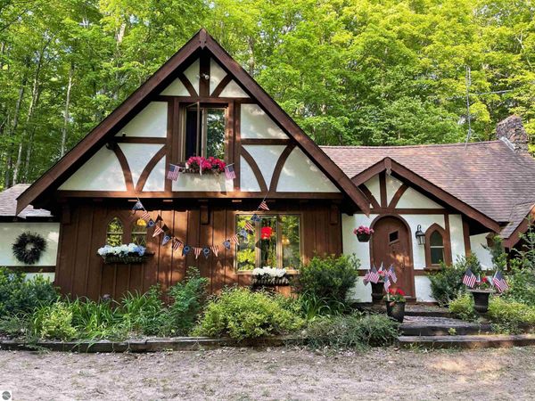 984 Cedar River Drive, Bellaire, MI 49615