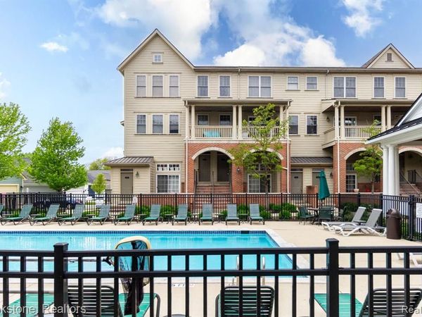 185 Amys Walk, Auburn Hills, MI 48326