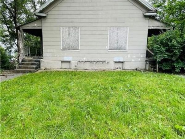525-527 Riverview Avenue, Kansas City, KS 66101
