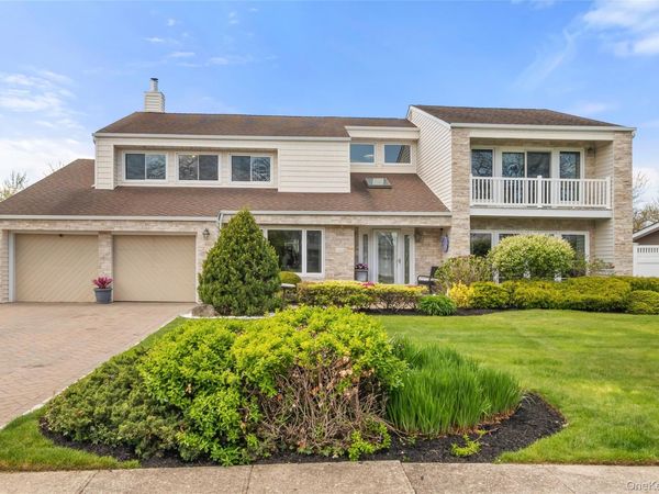 152 Pace Drive S, West Islip, NY 11795