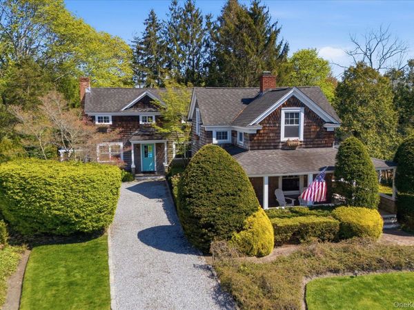 517 Montauk Highway , East Quogue, NY 11942