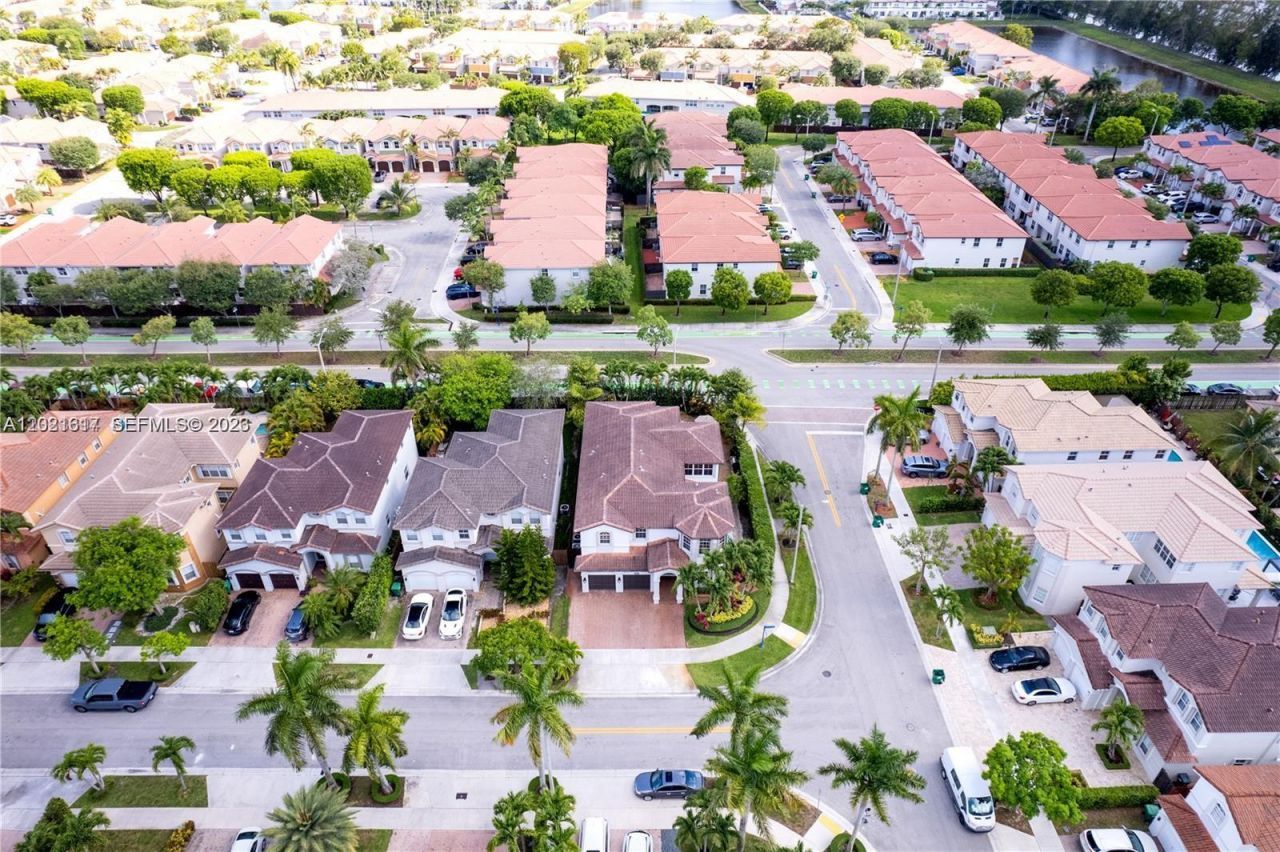 11530 NW 82nd Ter , Doral, FL 33178 Photo