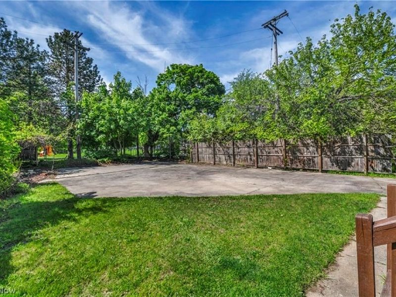 11600 Beulah Avenue , Cleveland, OH 44106 Photo 6