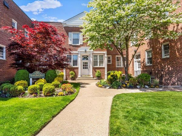 70 S Park Avenue, Unit 204, Rockville Centre, NY 11570