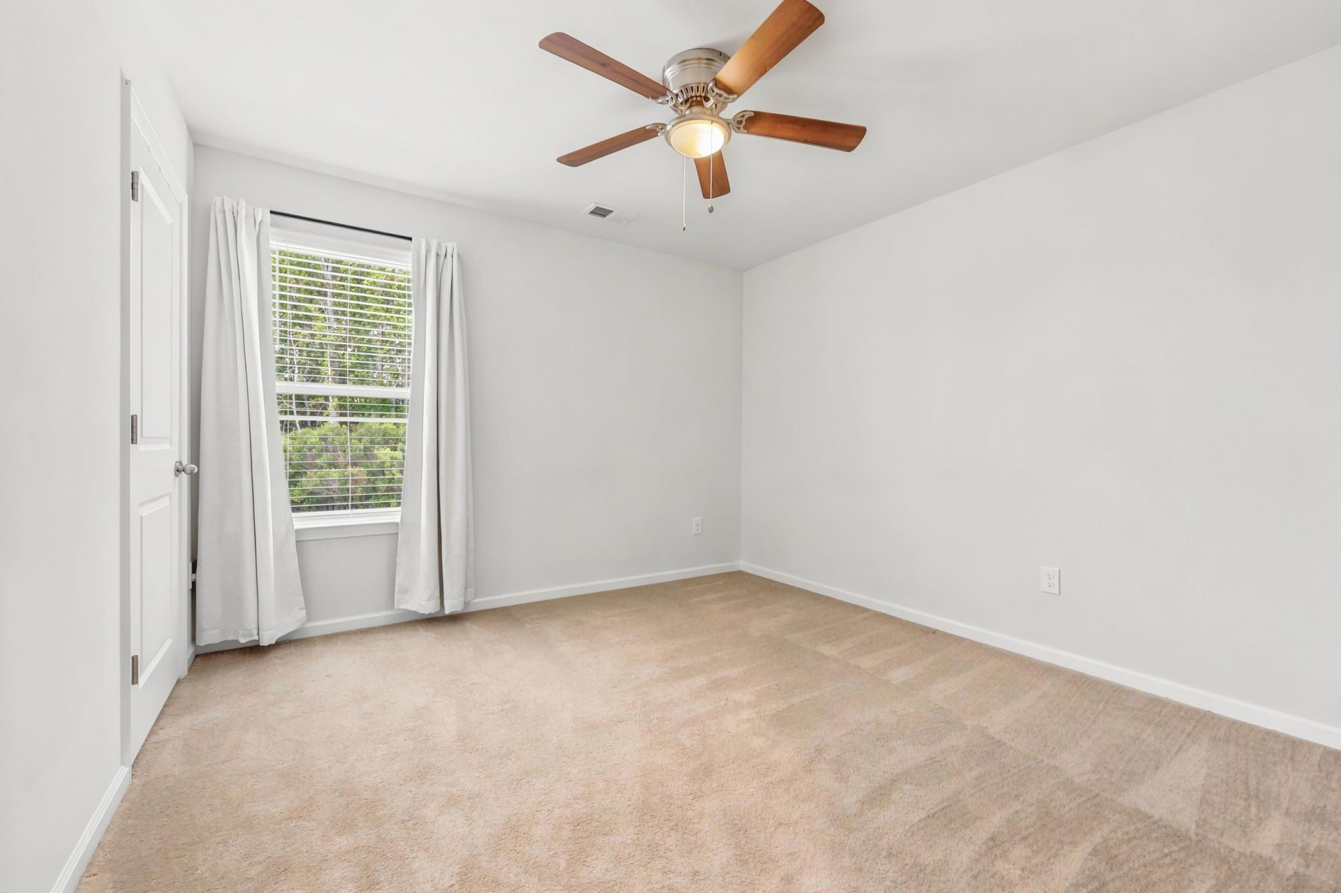 2523 Nadir Ct. Photo 32
