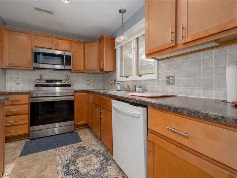 2912 Prange Drive , Cuyahoga Falls, OH 44223 Photo 8