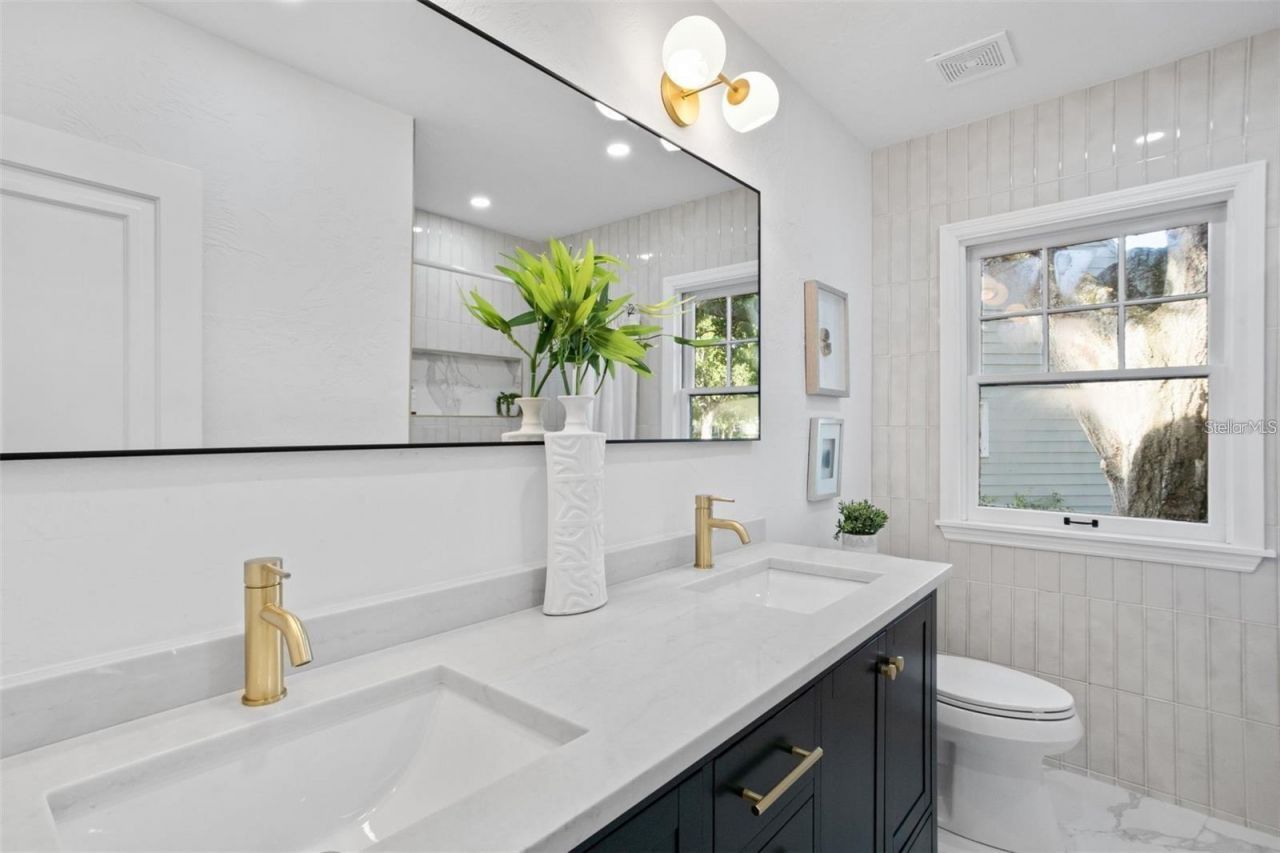 1224 Greenwood Avenue N, Saint Petersburg, FL 33704 Photo