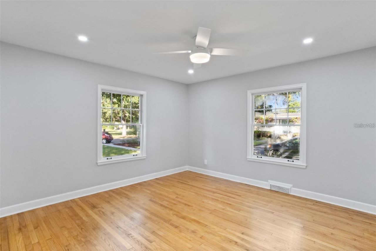 1224 Greenwood Avenue N, Saint Petersburg, FL 33704 Photo