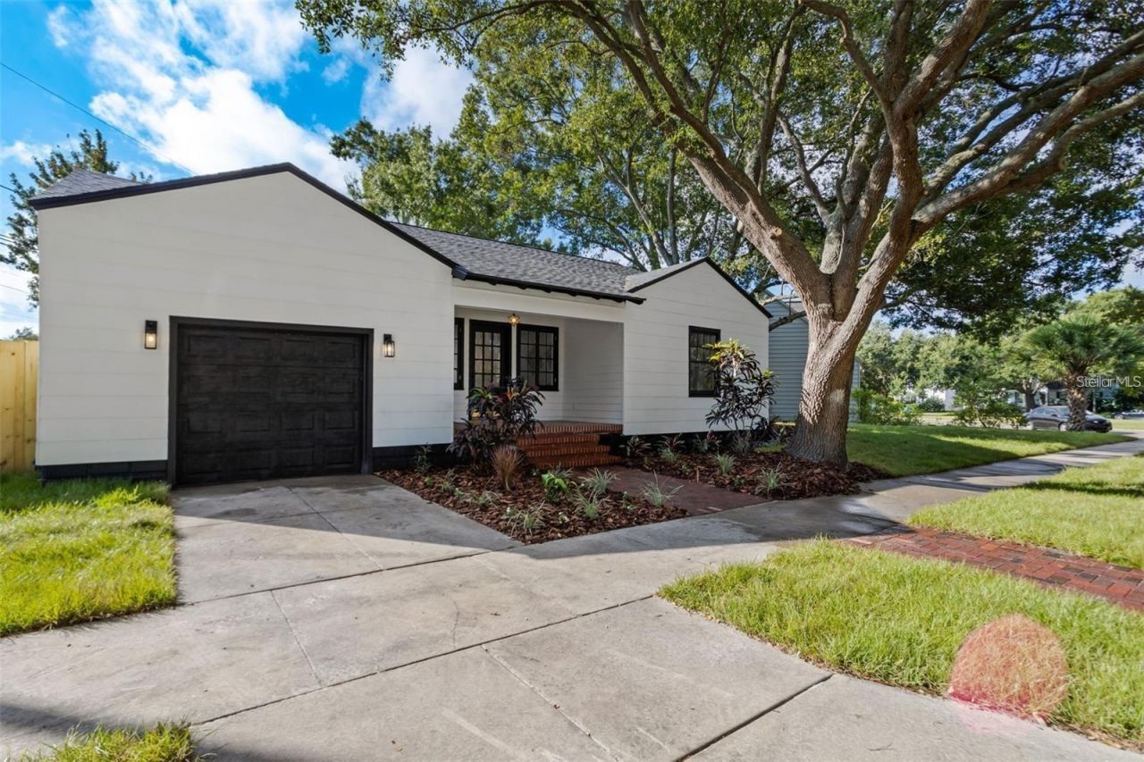 1224 Greenwood Avenue N, Saint Petersburg, FL 33704 Photo