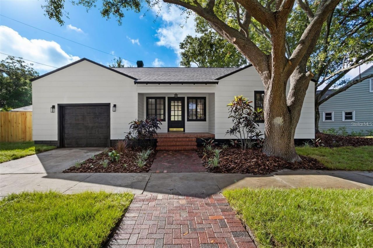 1224 Greenwood Avenue N, Saint Petersburg, FL 33704 Photo