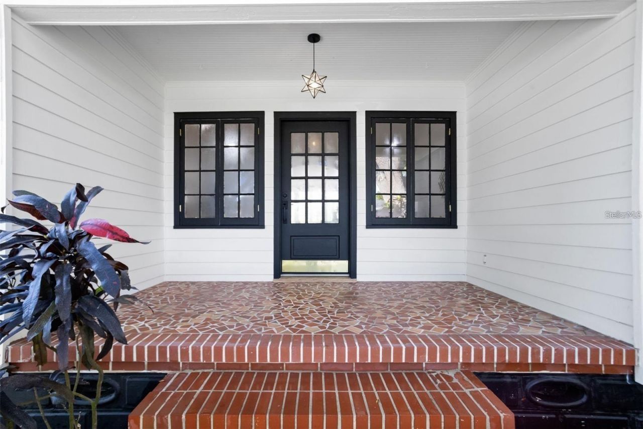1224 Greenwood Avenue N, Saint Petersburg, FL 33704 Photo