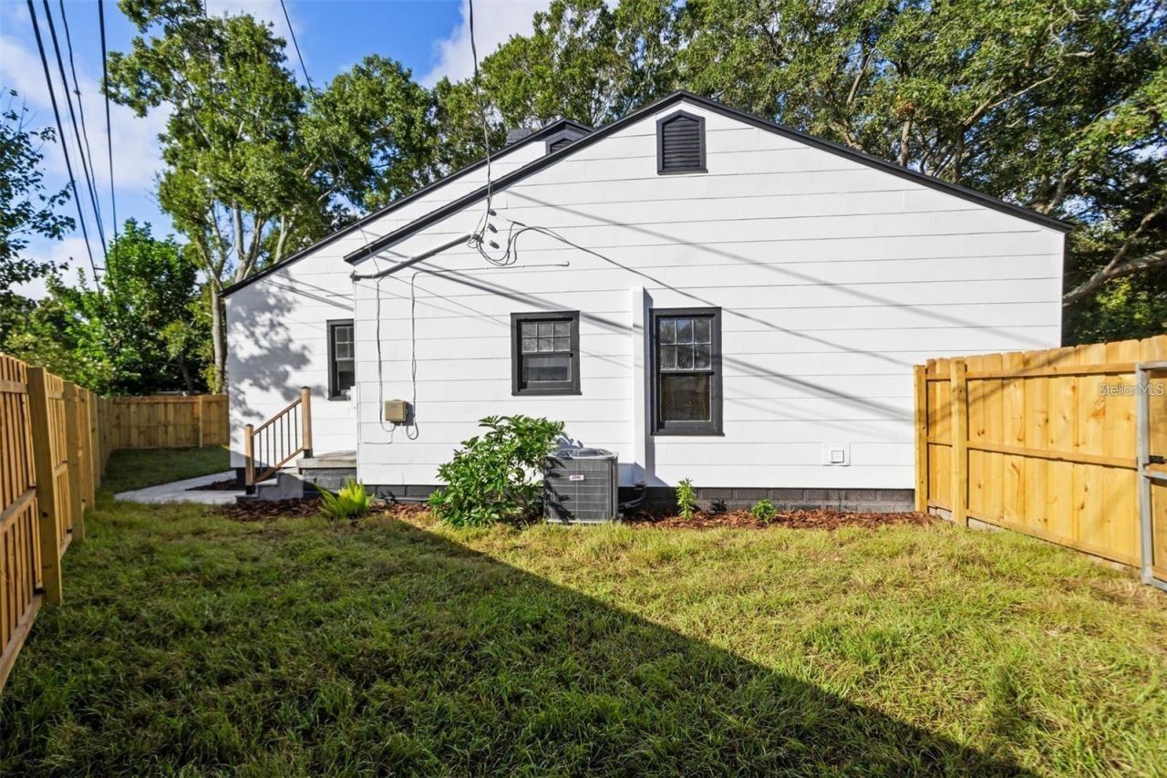 1224 Greenwood Avenue N, Saint Petersburg, FL 33704 Photo