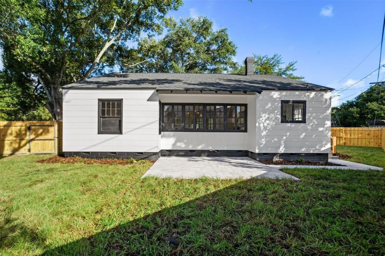 1224 Greenwood Avenue N, Saint Petersburg, FL 33704 Photo