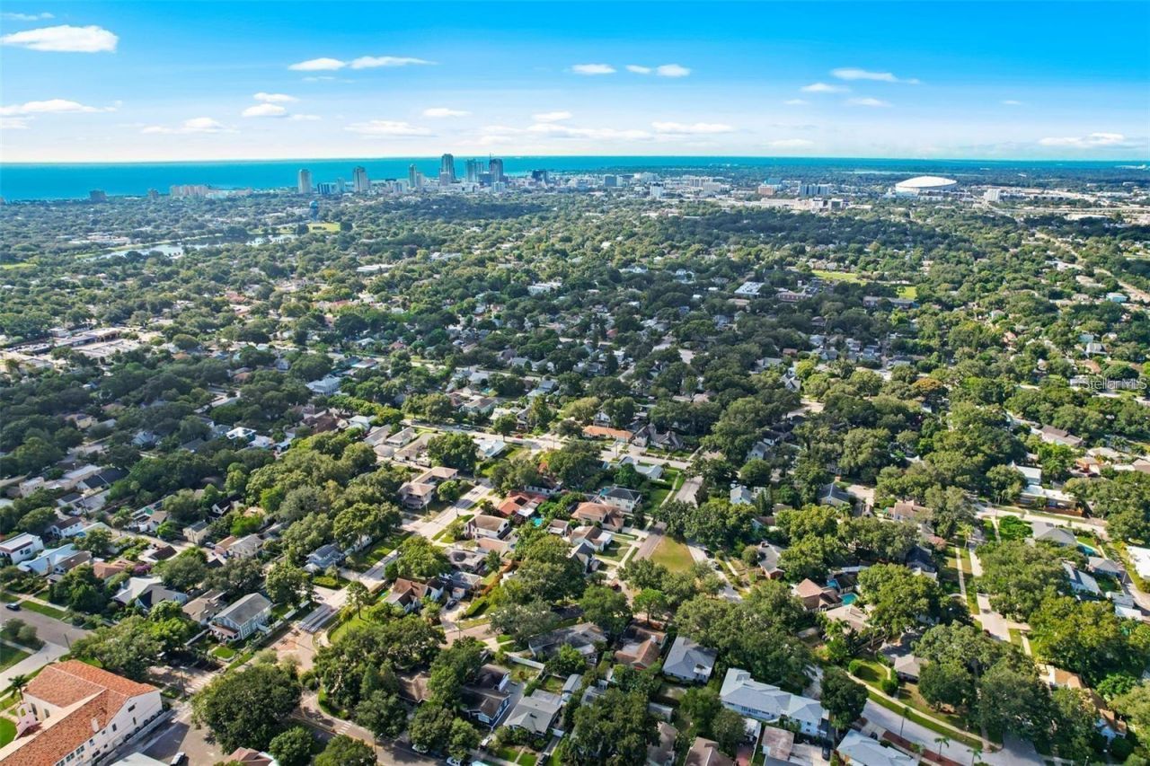 1224 Greenwood Avenue N, Saint Petersburg, FL 33704 Photo