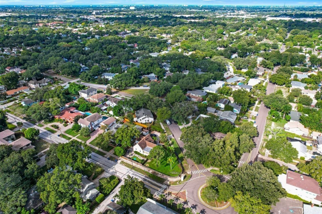 1224 Greenwood Avenue N, Saint Petersburg, FL 33704 Photo