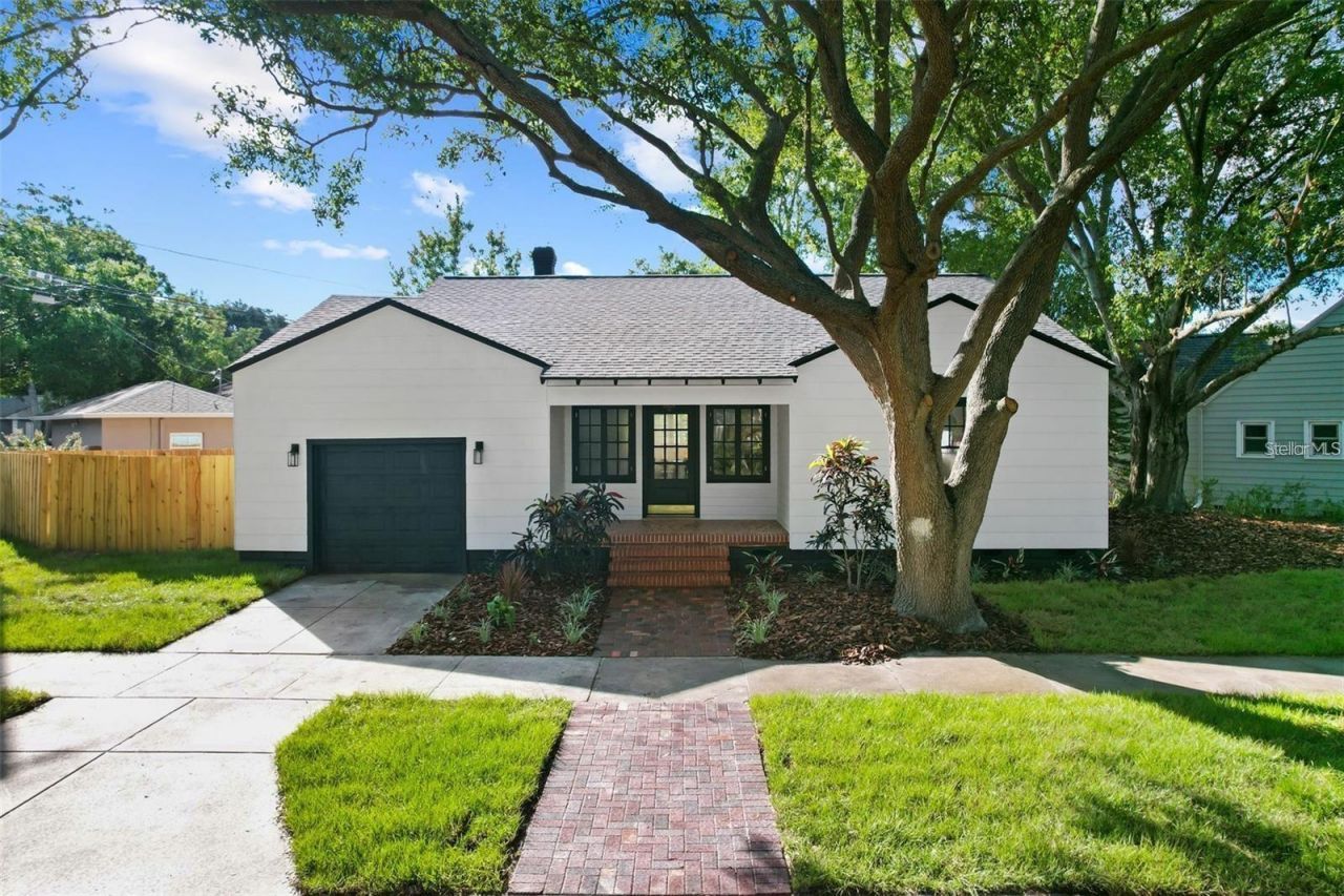 1224 Greenwood Avenue N, Saint Petersburg, FL 33704 Photo
