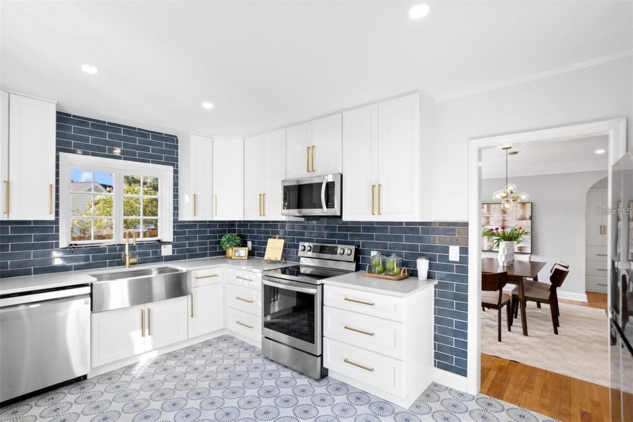 1224 Greenwood Avenue N, Saint Petersburg, FL 33704 Photo