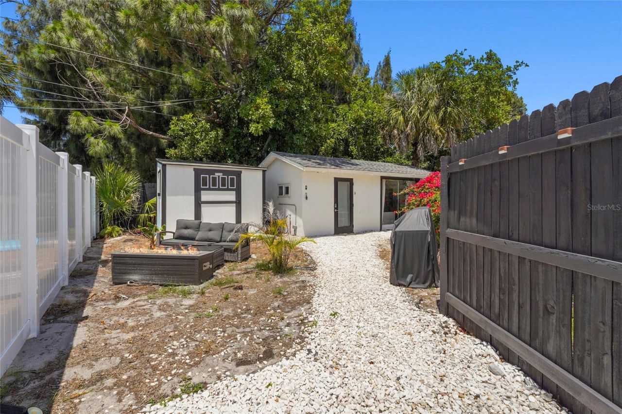 831 Winter Garden Drive, Sarasota, FL 34243 Photo