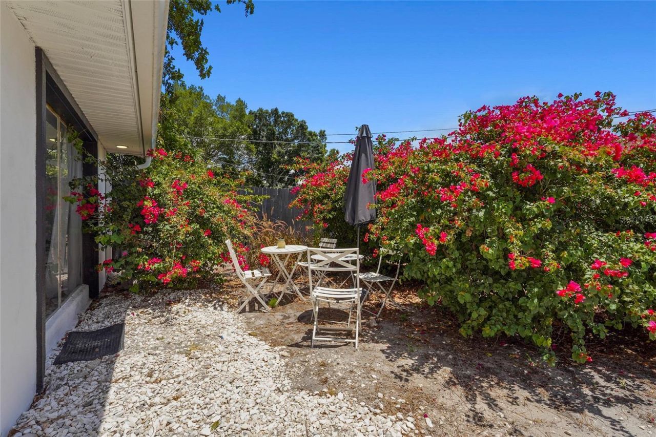 831 Winter Garden Drive, Sarasota, FL 34243 Photo