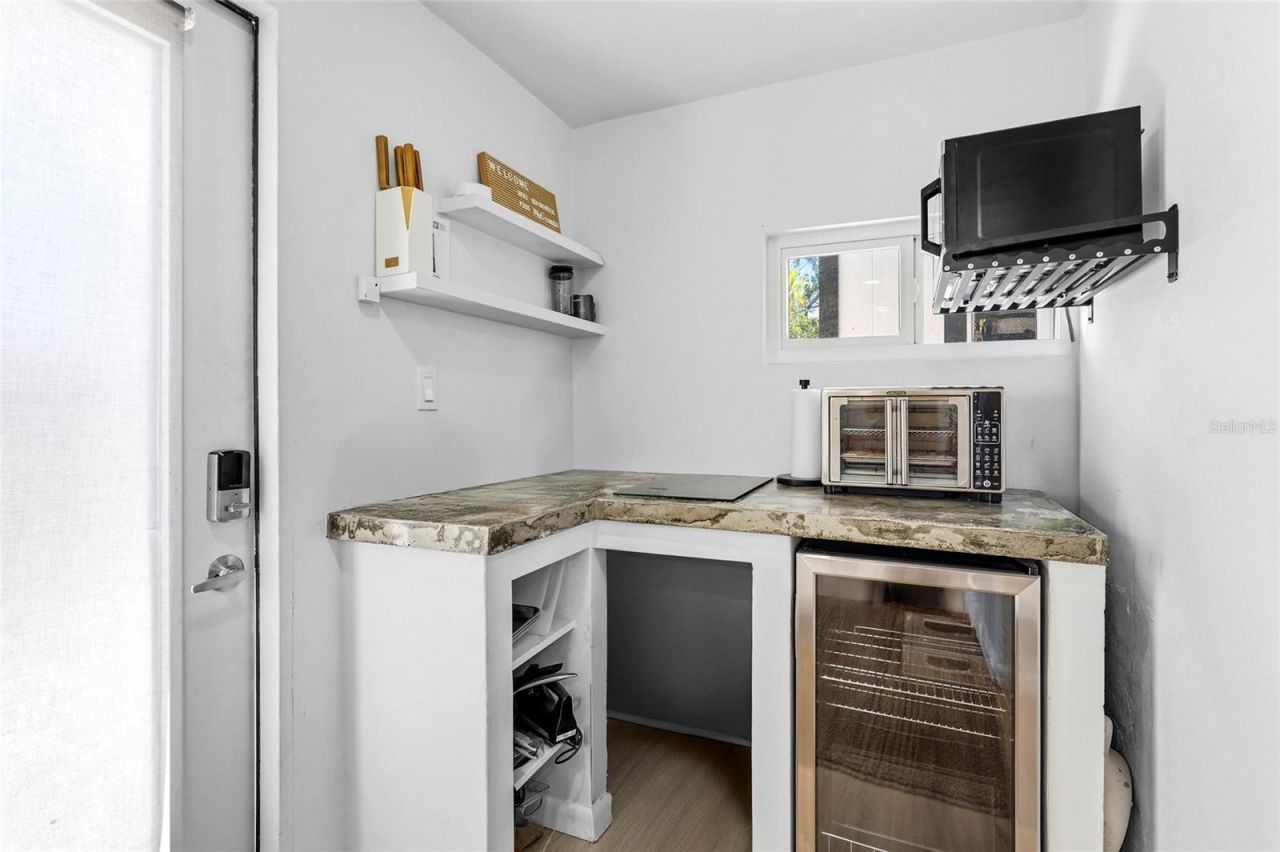 831 Winter Garden Drive, Sarasota, FL 34243 Photo