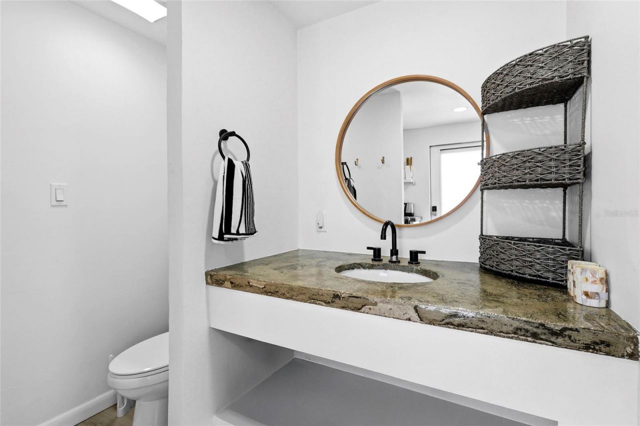 831 Winter Garden Drive, Sarasota, FL 34243 Photo