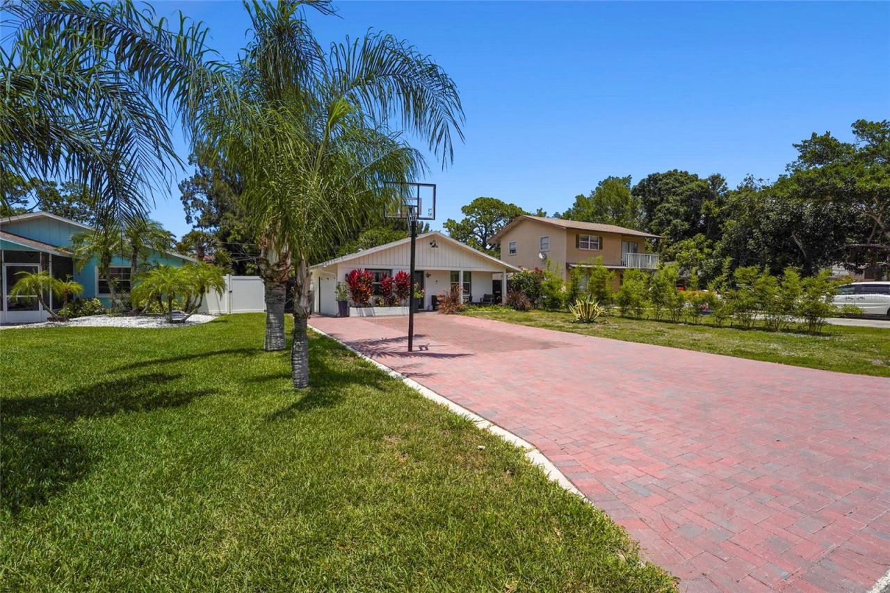 831 Winter Garden Drive, Sarasota, FL 34243 Photo