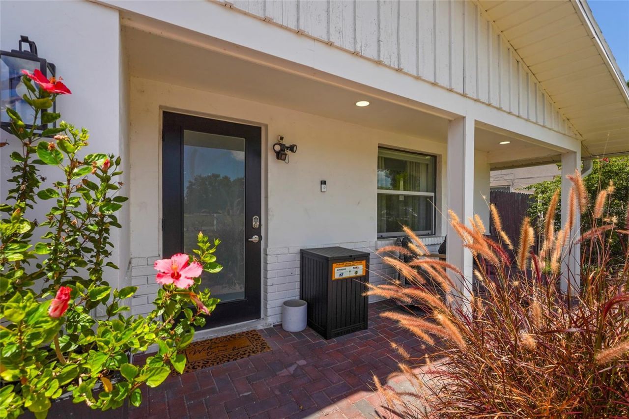 831 Winter Garden Drive, Sarasota, FL 34243 Photo