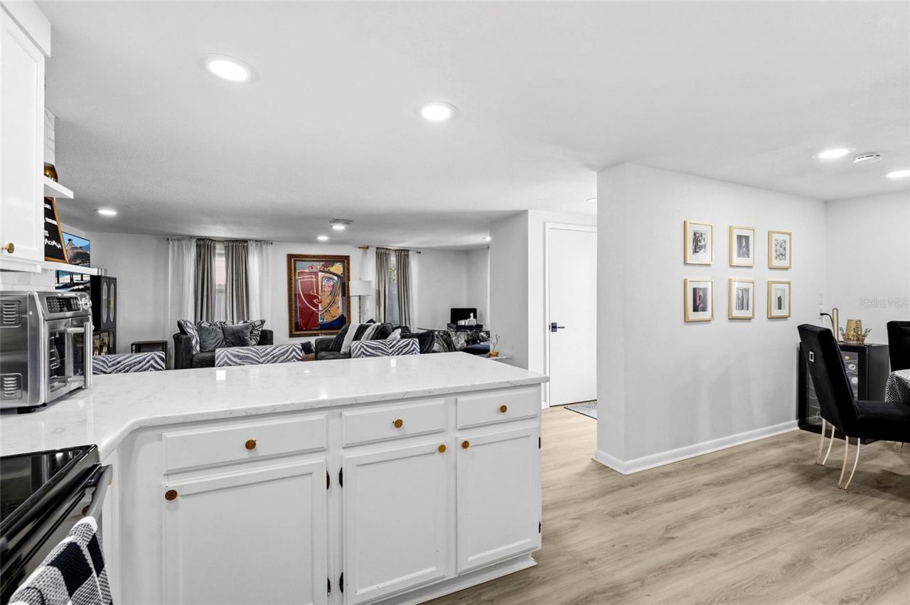 831 Winter Garden Drive, Sarasota, FL 34243 Photo