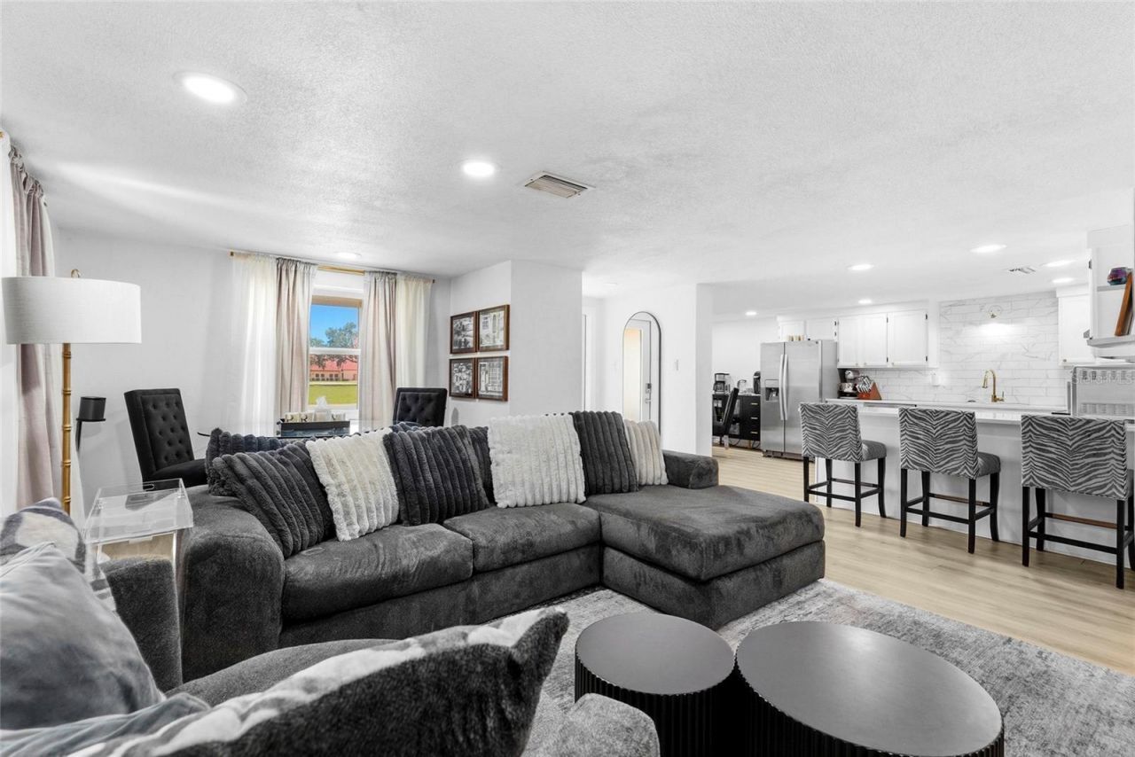 831 Winter Garden Drive, Sarasota, FL 34243 Photo