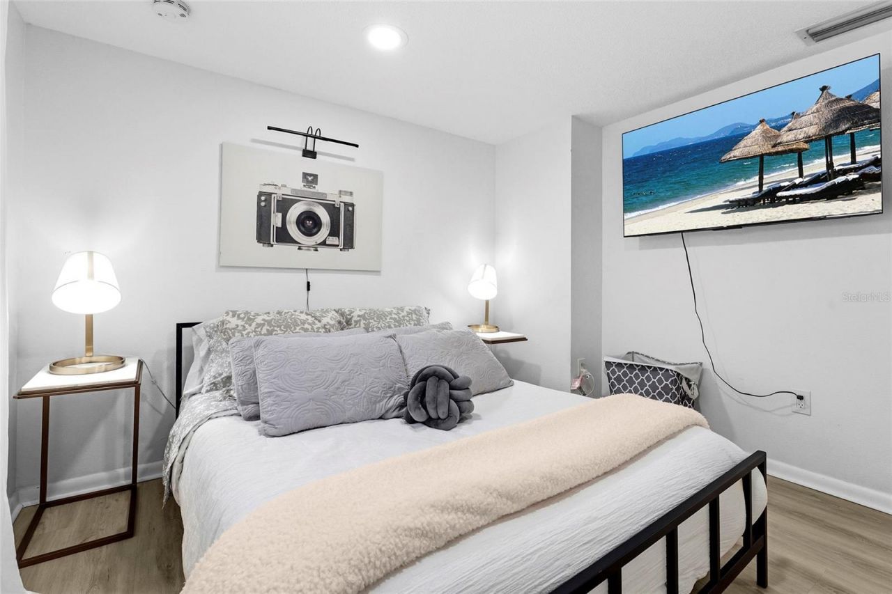 831 Winter Garden Drive, Sarasota, FL 34243 Photo
