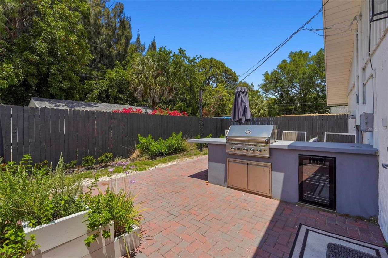 831 Winter Garden Drive, Sarasota, FL 34243 Photo