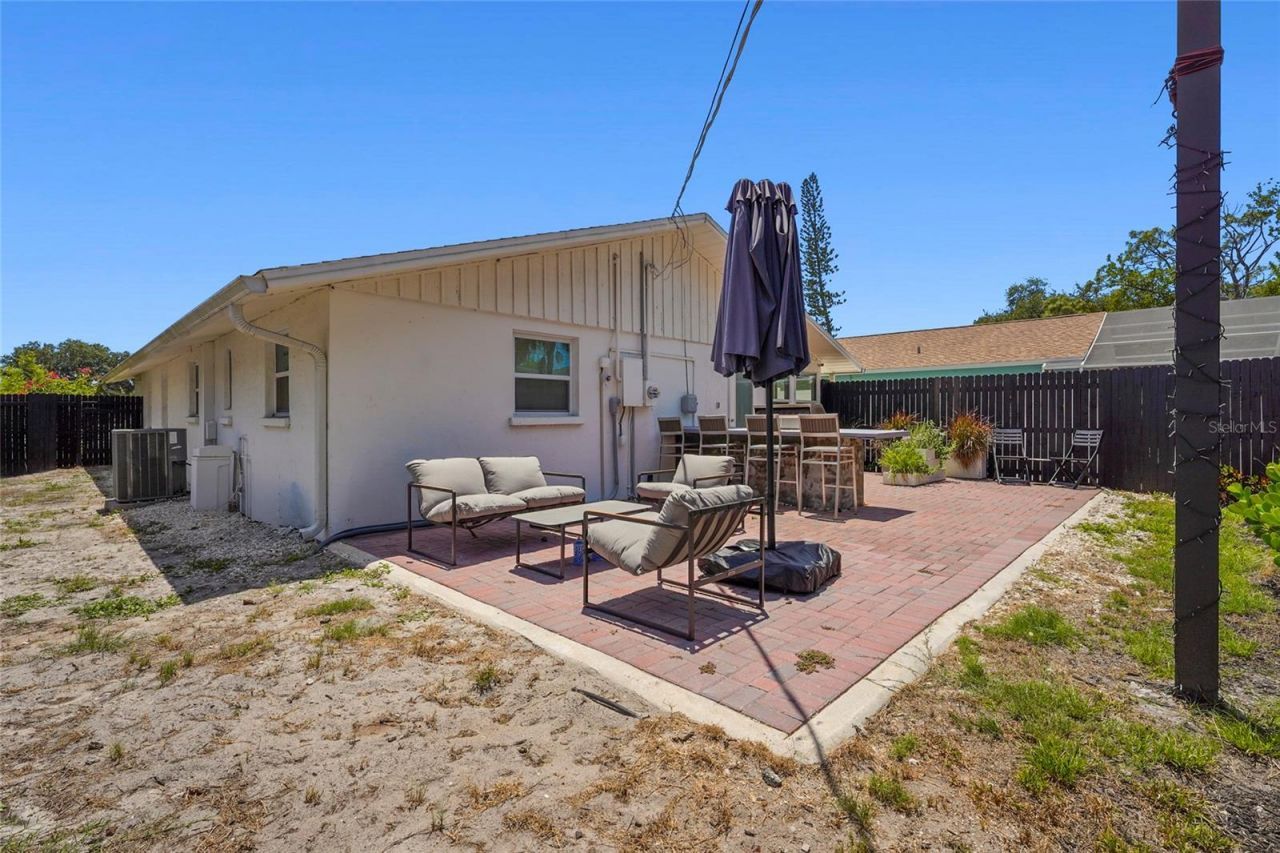 831 Winter Garden Drive, Sarasota, FL 34243 Photo