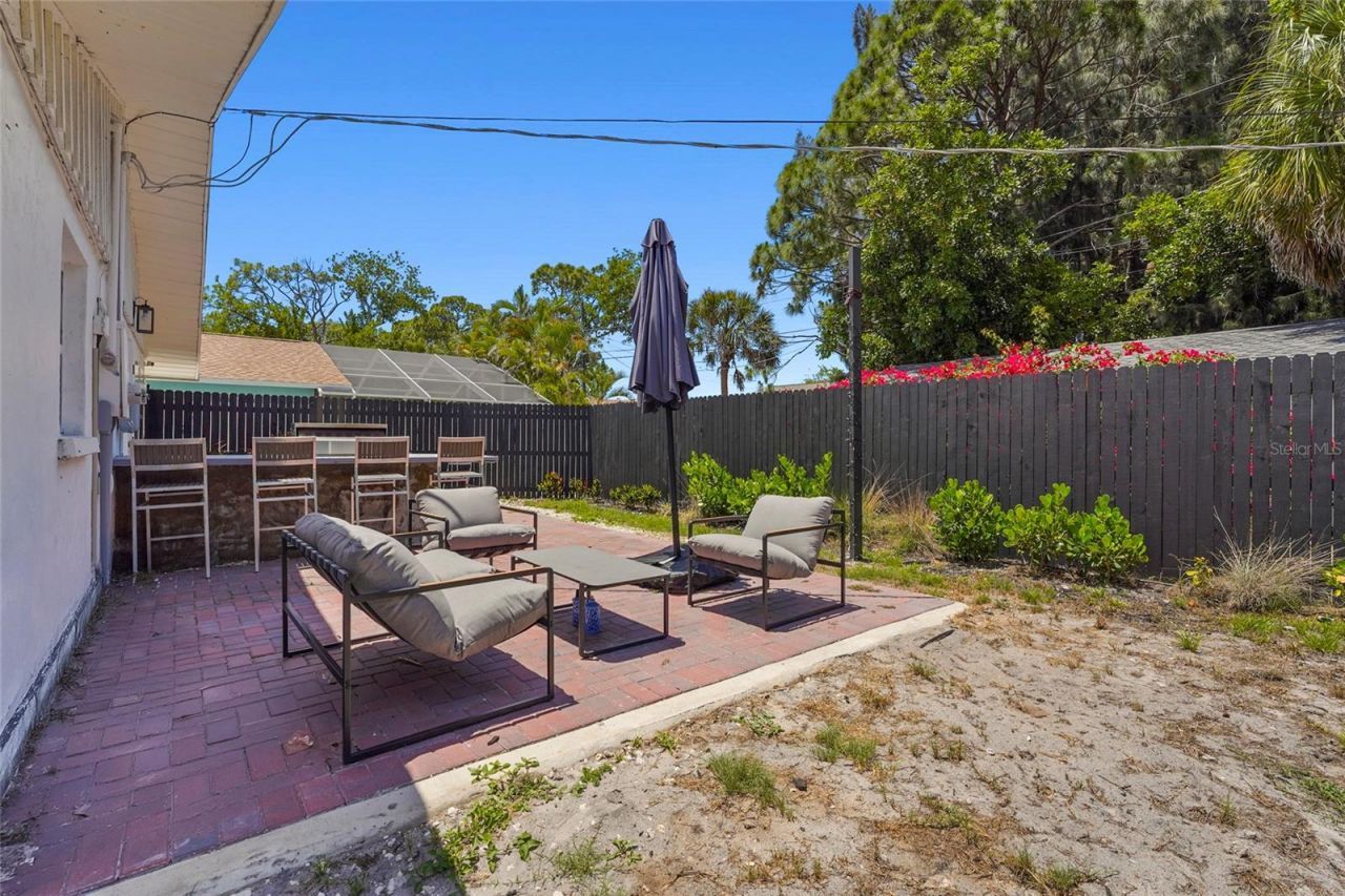 831 Winter Garden Drive, Sarasota, FL 34243 Photo