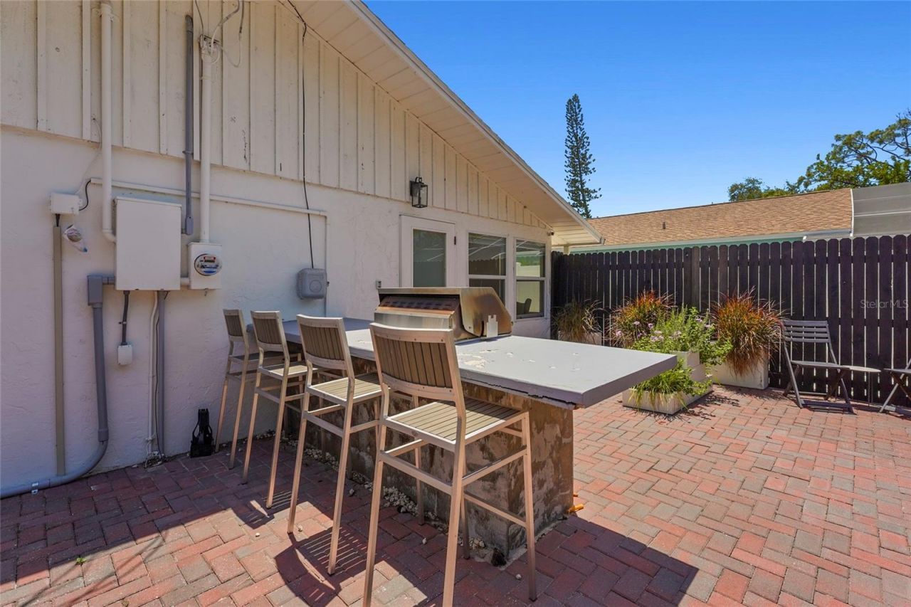 831 Winter Garden Drive, Sarasota, FL 34243 Photo