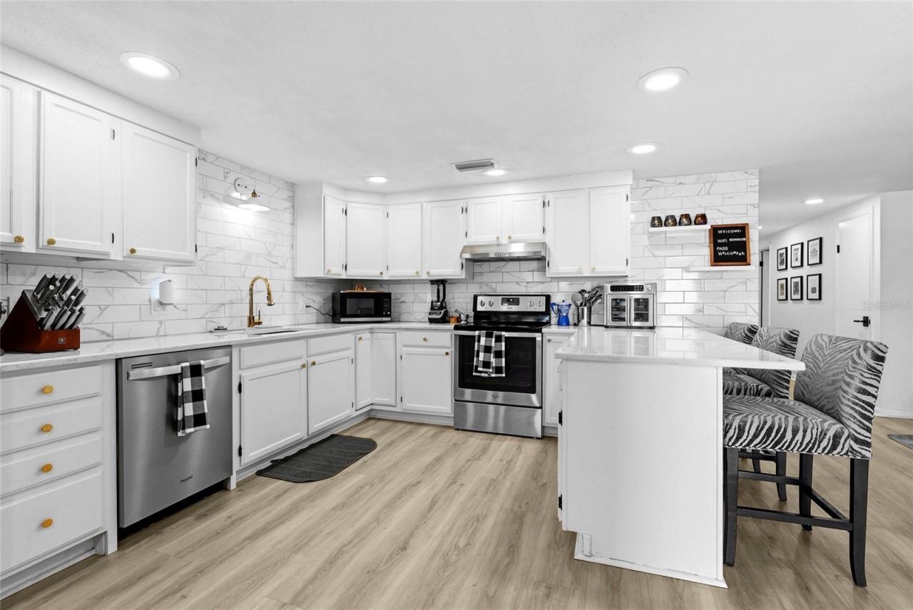 831 Winter Garden Drive, Sarasota, FL 34243 Photo