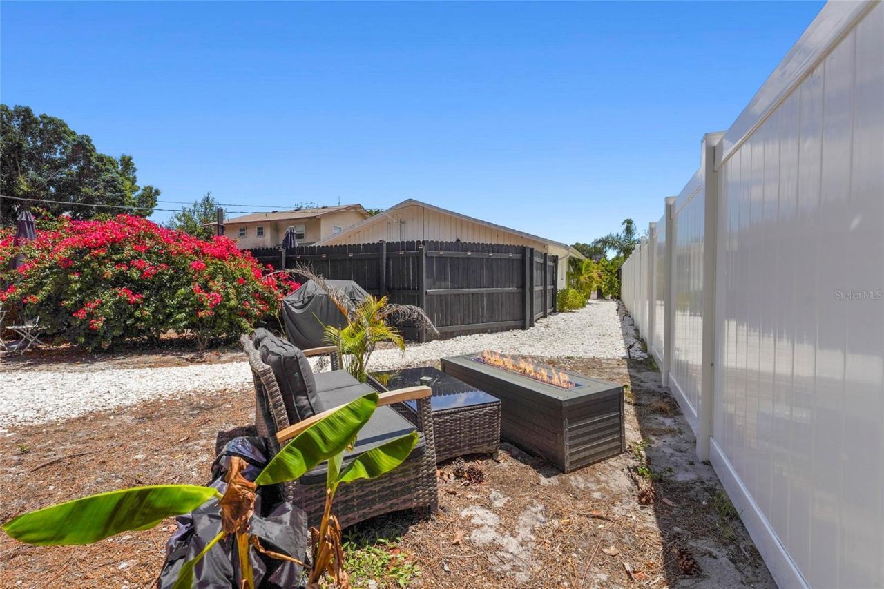 831 Winter Garden Drive, Sarasota, FL 34243 Photo