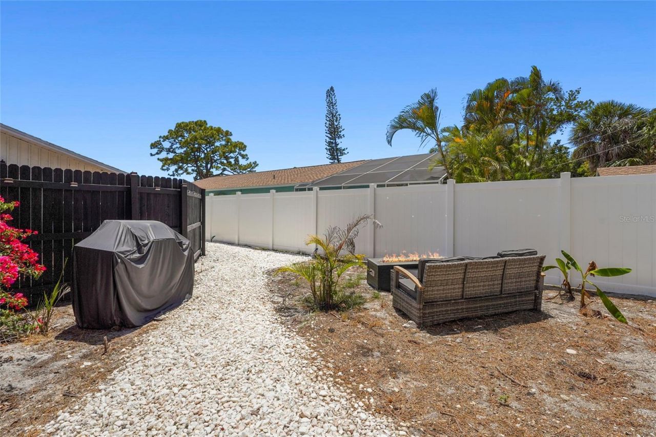831 Winter Garden Drive, Sarasota, FL 34243 Photo
