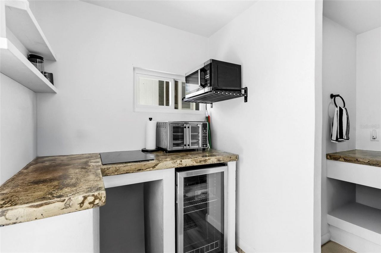 831 Winter Garden Drive, Sarasota, FL 34243 Photo