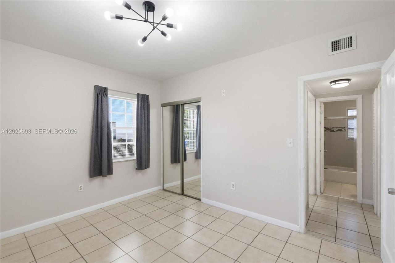 3750 SW 27th St , Miami, FL 33134 Photo