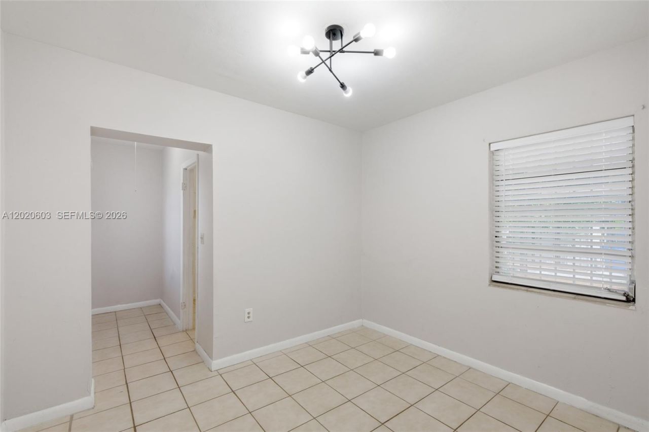 3750 SW 27th St , Miami, FL 33134 Photo