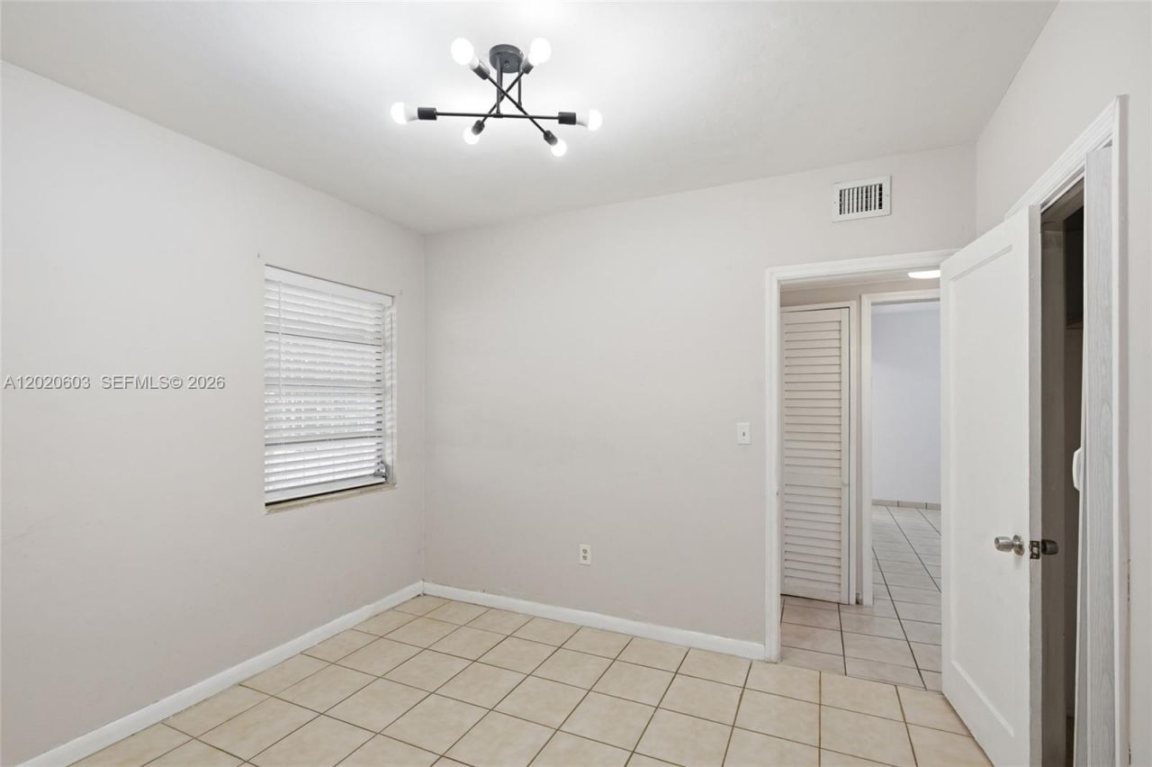3750 SW 27th St , Miami, FL 33134 Photo
