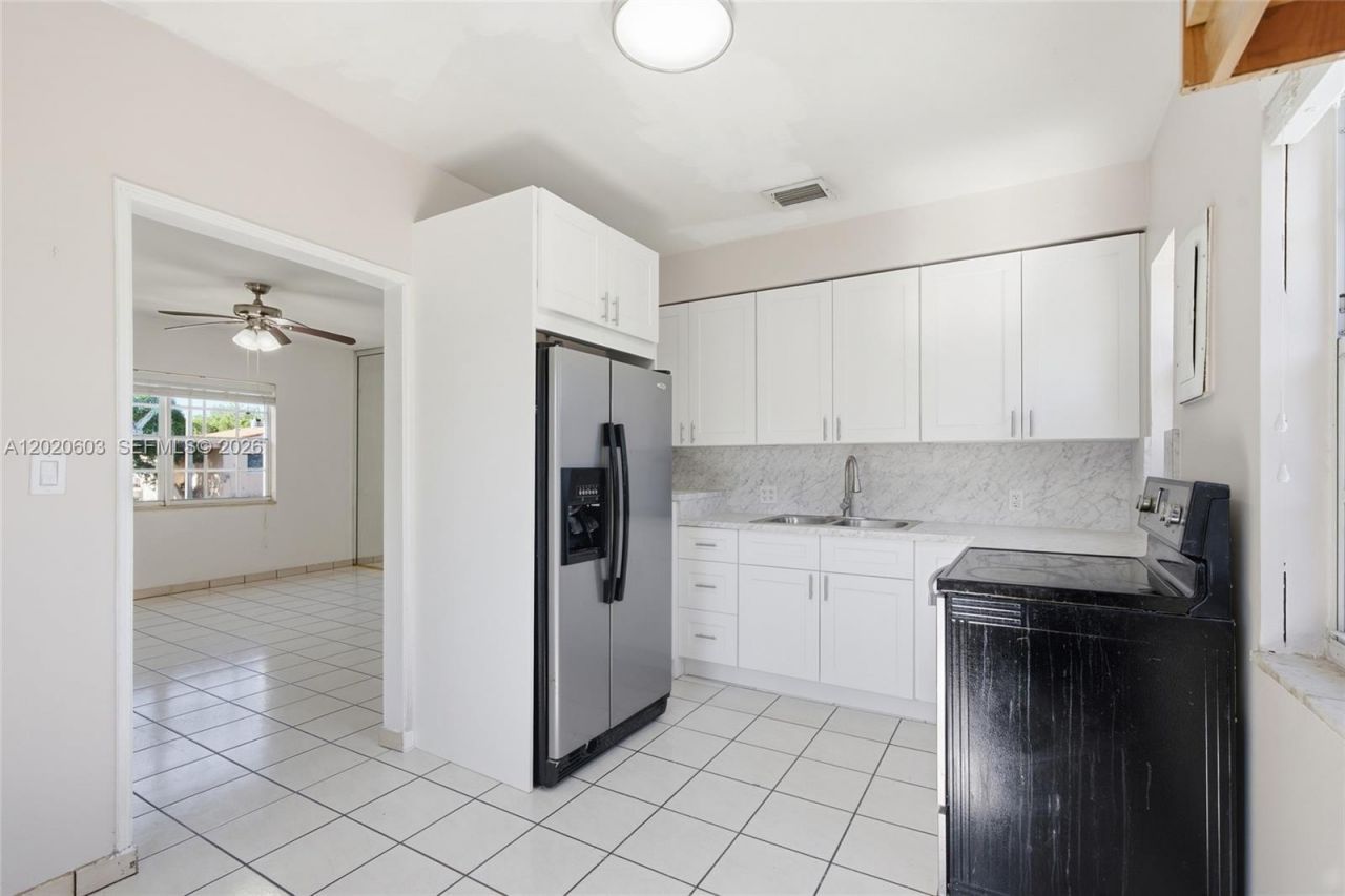 3750 SW 27th St , Miami, FL 33134 Photo