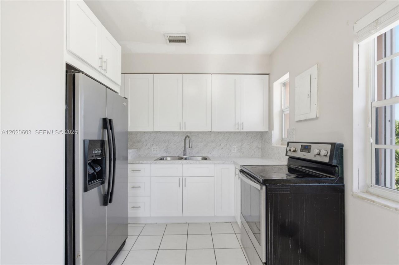 3750 SW 27th St , Miami, FL 33134 Photo