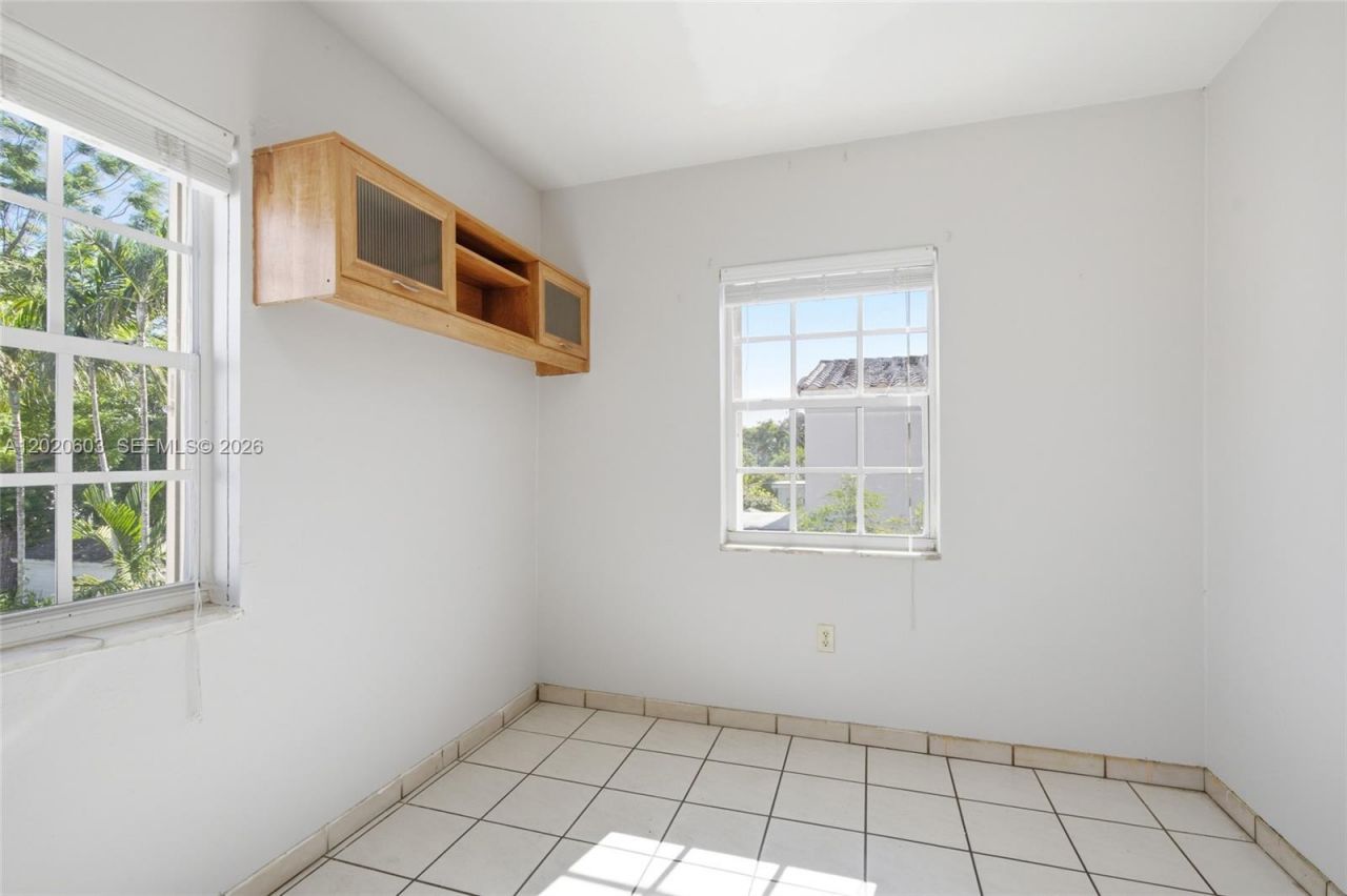 3750 SW 27th St , Miami, FL 33134 Photo