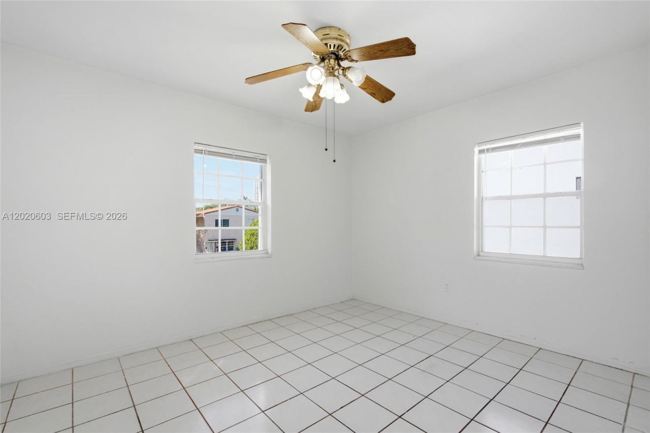 3750 SW 27th St , Miami, FL 33134 Photo