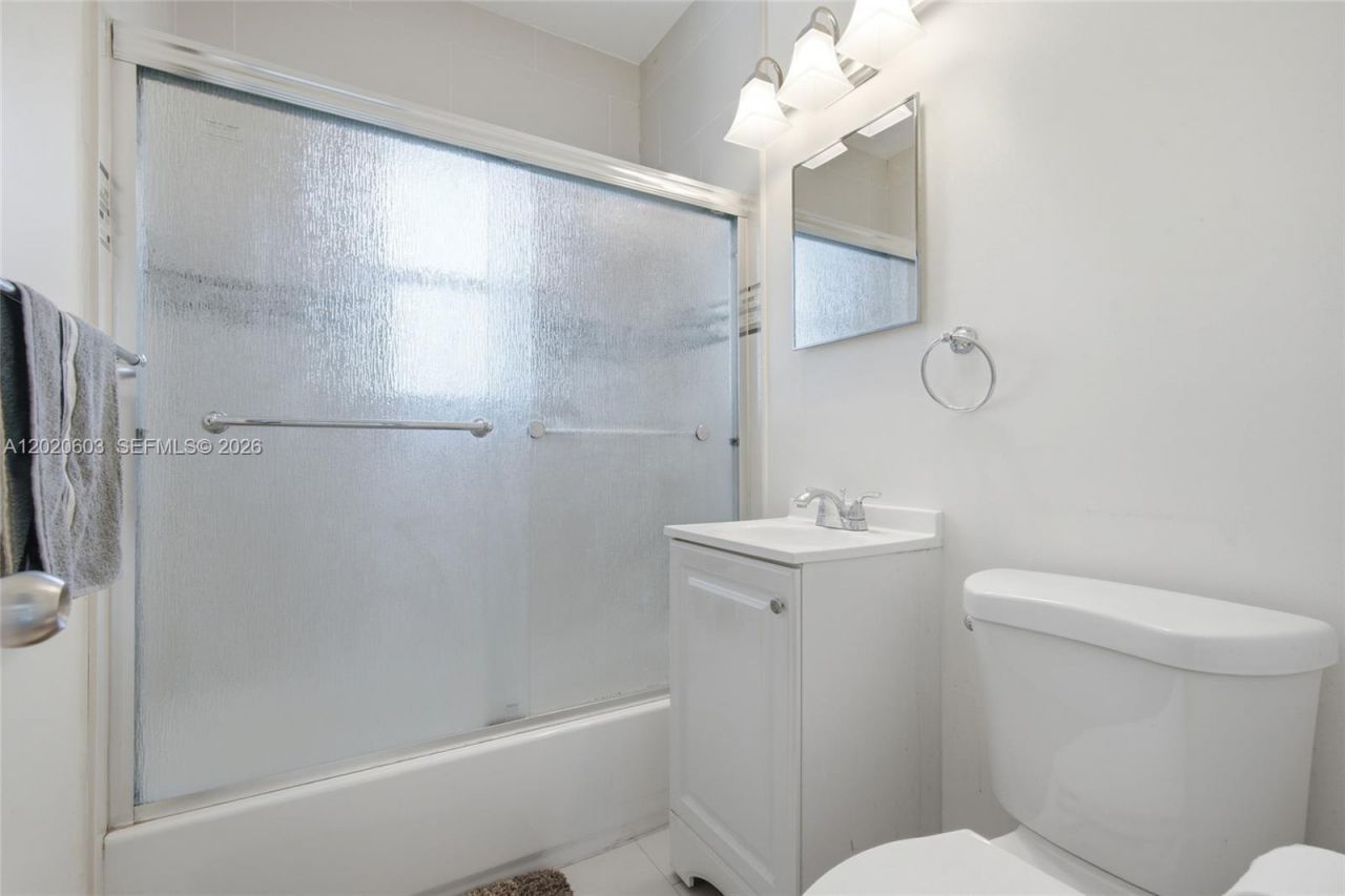 3750 SW 27th St , Miami, FL 33134 Photo