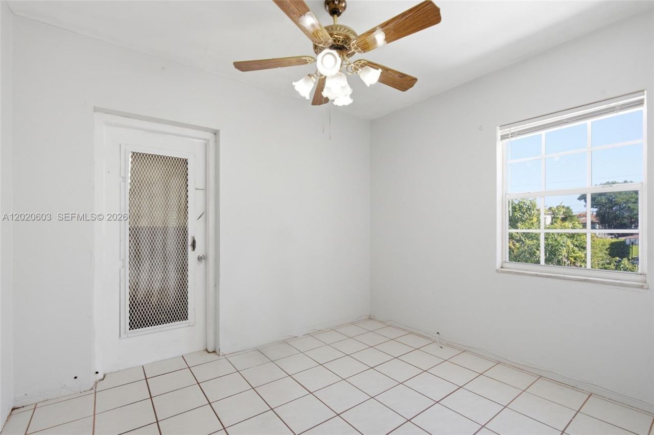 3750 SW 27th St , Miami, FL 33134 Photo